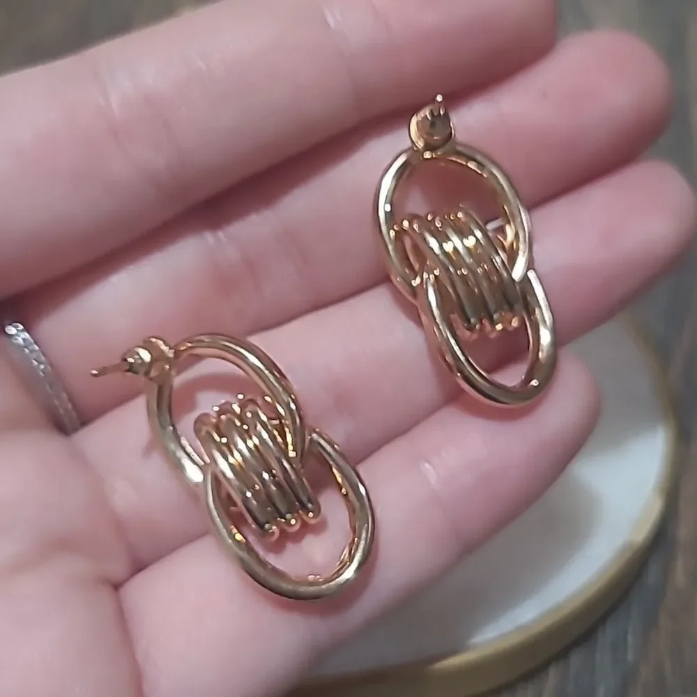 ♡♡♡ Oversized  Chain Link Statement Earring in Gold Tone